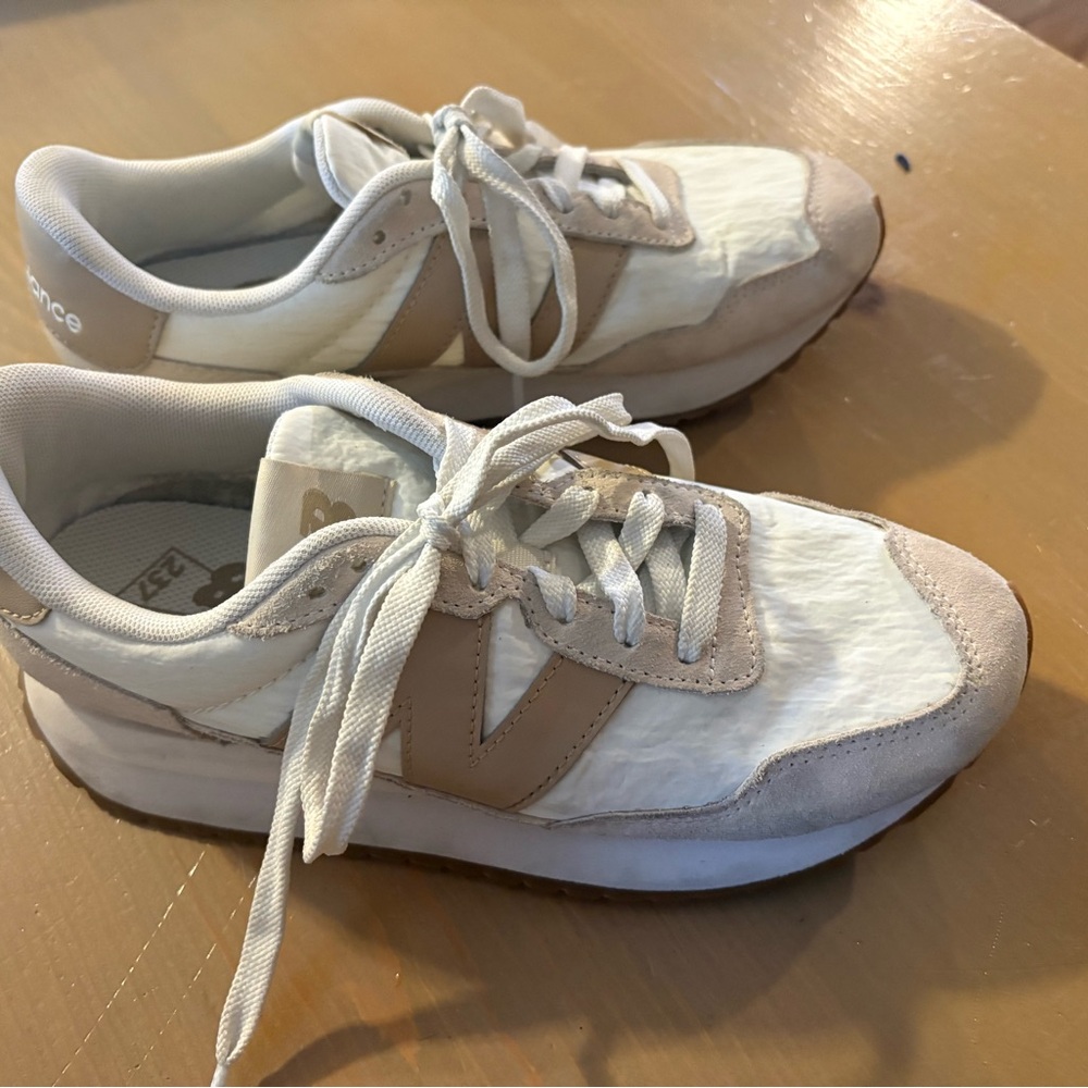 New Balance Women's White and Beige Retro Runner Sneakers